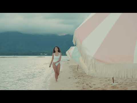 Load and play video in Gallery viewer, Summerland Beach Umbrella - Pink Salt Stripe